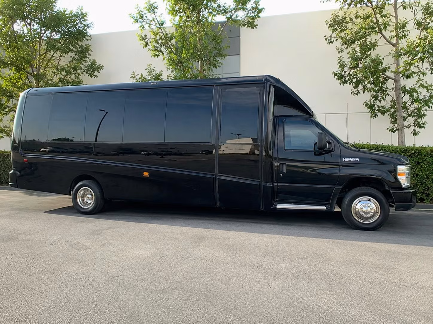 san angelo 20 passenger minibus rental